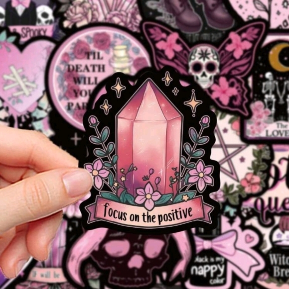 otaku ramen Accessories - Pink pastel goth anime heart skull crystal butterfly vinyl sticker 50 piece asso